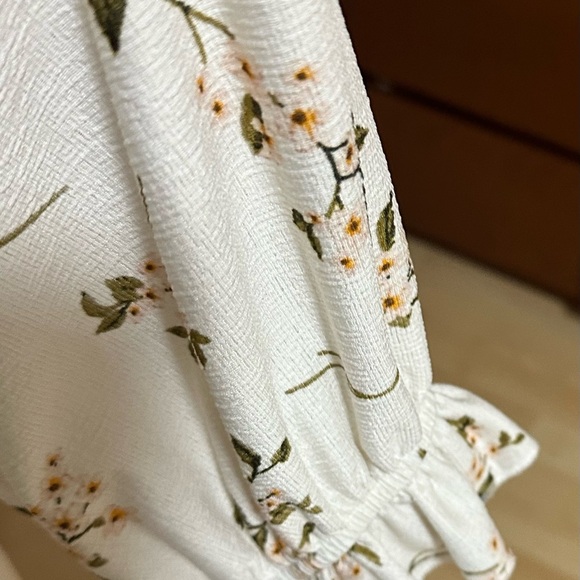 Blouse white with flowers pre-owned in great condition size 2x - Picture 9 of 9